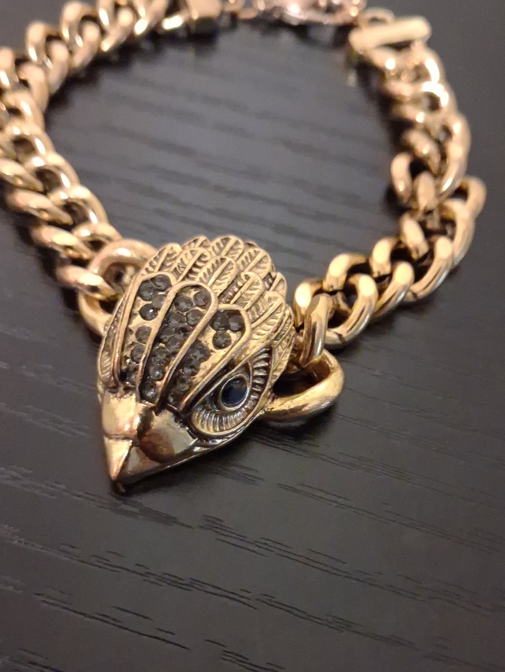 Kurt Geiger Gold-Tone Chain Necklace and Bracelet Set with Sculpted Pendant - Picture 5 of 12